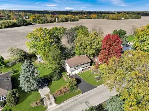 View/Area - 18 Greenview Rd, Oakwood Hills, IL 60013 photo 1 of 9