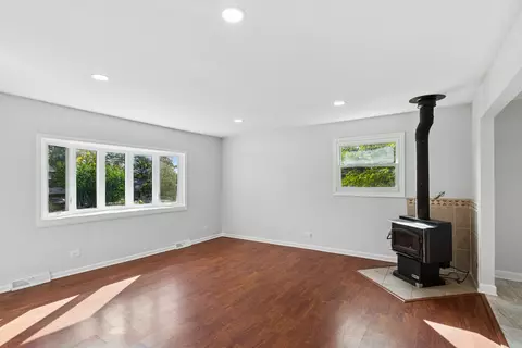 Living - 18 Greenview Rd, Oakwood Hills, IL 60013 photo 1 of 5