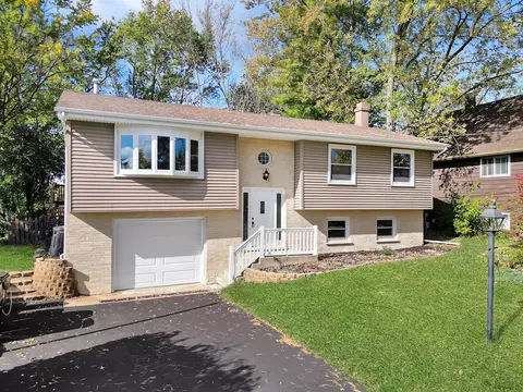 Exterior - 18 Greenview Rd, Oakwood Hills, IL 60013 photo 2 of 7