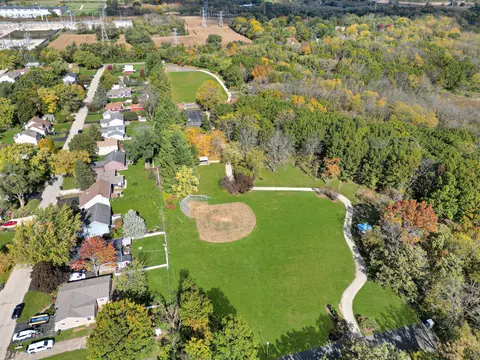 View/Area - 18 Greenview Rd, Oakwood Hills, IL 60013 photo 6 of 9