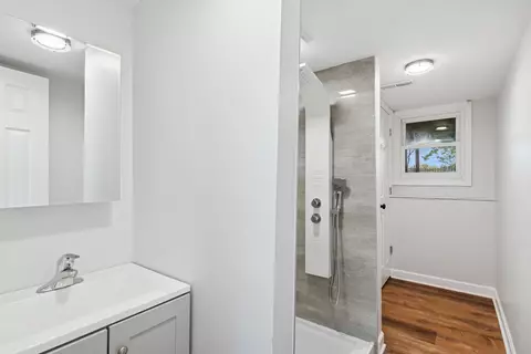Bath - 18 Greenview Rd, Oakwood Hills, IL 60013 photo 3 of 3