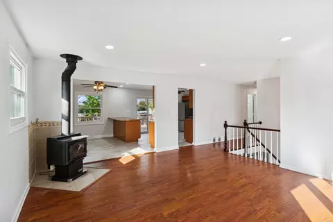 Living - 18 Greenview Rd, Oakwood Hills, IL 60013 photo 2 of 5
