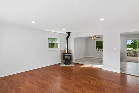 Living - 18 Greenview Rd, Oakwood Hills, IL 60013 photo 3 of 5