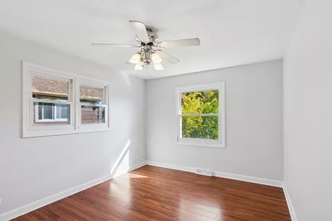 Bedroom - 18 Greenview Rd, Oakwood Hills, IL 60013 photo 1 of 2