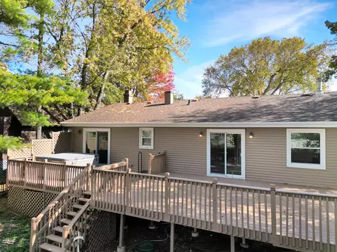 Exterior - 18 Greenview Rd, Oakwood Hills, IL 60013 photo 4 of 7