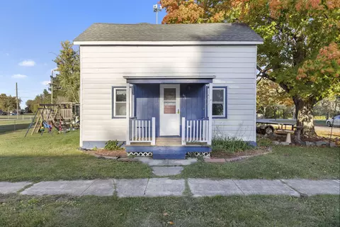 411 S Walnut Ave, Forreston, IL 61030
