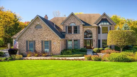 3203 Greenwood Ln, Saint Charles, IL 60175