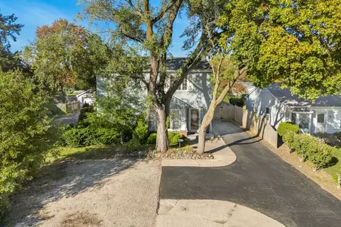 1019 Rockland Rd, Lake Bluff, IL 60044