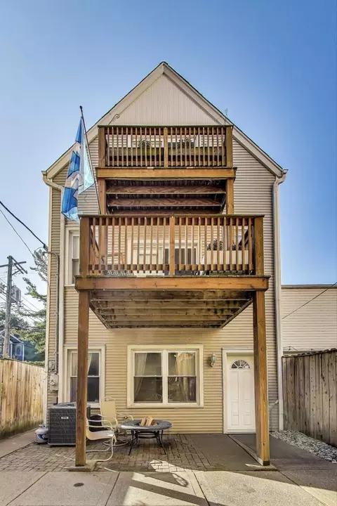 1437 W Belmont Ave #4, Chicago, IL 60614