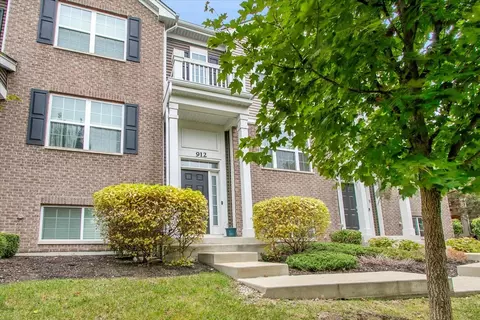 912 Bradford Dr, Naperville, IL 60563