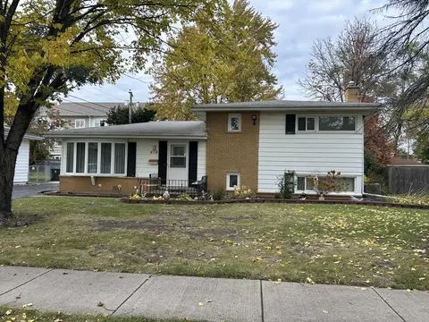 410 E Garwood Ave, Mount Prospect, IL 60056
