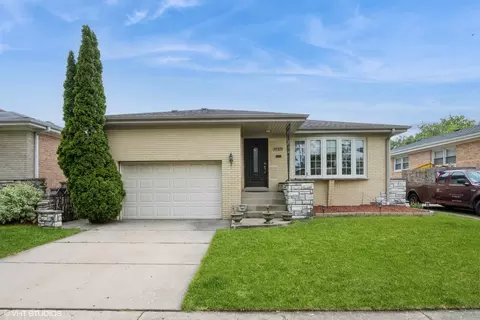 6846 N Dowagiac Ave, Chicago, IL 60646
