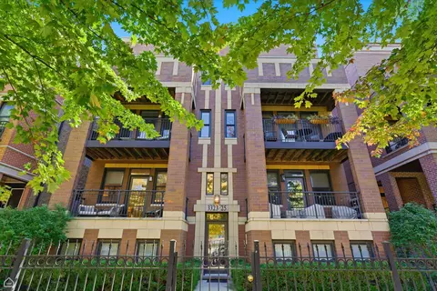 3325 N Seminary Ave #1N, Chicago, IL 60657