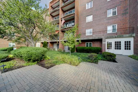515 N Main St #5F-S, Glen Ellyn, IL 60137