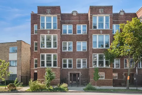 7658 N Sheridan Rd #2, Chicago, IL 60626