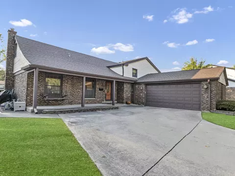 1306 E Best Dr, Arlington Heights, IL 60004