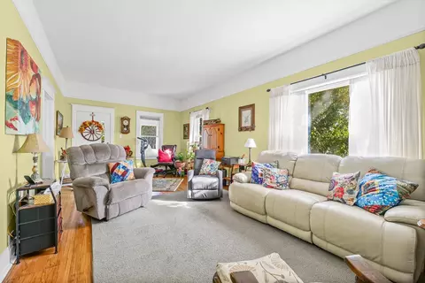 Living - 450 E Pine St, Paxton, IL 60957 photo 4 of 4