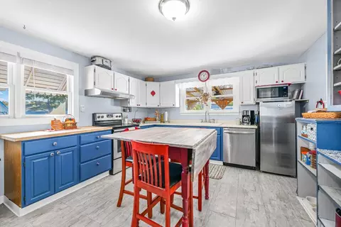 Kitchen - 450 E Pine St, Paxton, IL 60957 photo 1 of 4