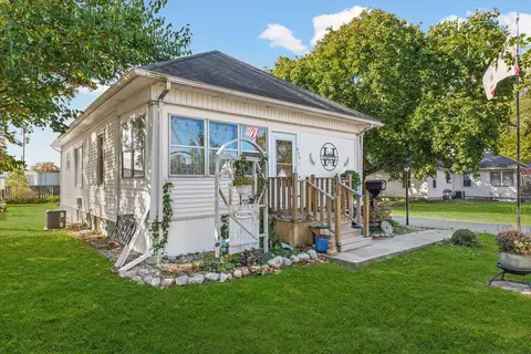 450 E Pine St, Paxton, IL 60957