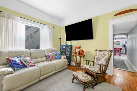Living - 450 E Pine St, Paxton, IL 60957 photo 3 of 4