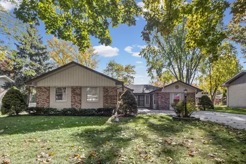 715 E Valley Ln, Arlington Heights, IL 60004