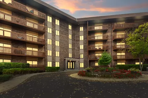 120 Lakeview Dr #514, Bloomingdale, IL 60108