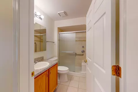 Bath - 260 Wildspring Ct, Itasca, IL 60143 photo 1 of 2