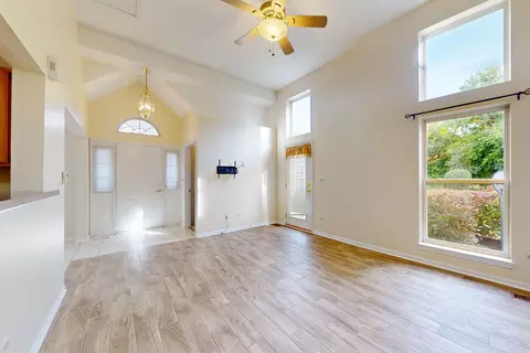 Living - 260 Wildspring Ct, Itasca, IL 60143 photo 4 of 4