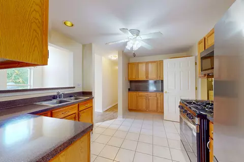 Kitchen - 260 Wildspring Ct, Itasca, IL 60143 photo 1 of 3