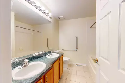 Bath - 260 Wildspring Ct, Itasca, IL 60143 photo 2 of 2