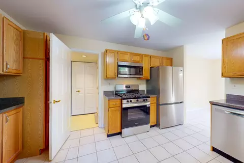 Kitchen - 260 Wildspring Ct, Itasca, IL 60143 photo 2 of 3