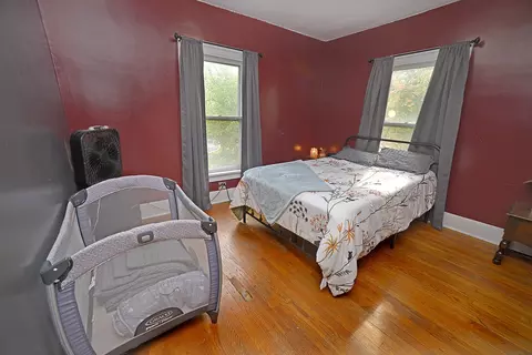 Bedroom - 1050 State St, Ottawa, IL 61350 photo 4 of 5