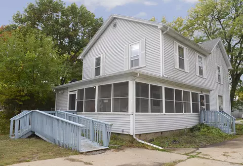 Exterior - 1050 State St, Ottawa, IL 61350 photo 2 of 6