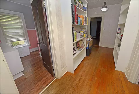 Entry Way - 1050 State St, Ottawa, IL 61350 photo 2 of 2