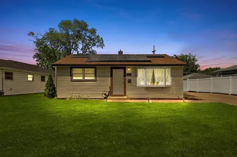 Exterior - 4101 Owl Dr, Rolling Meadows, IL 60008 photo 8 of 8