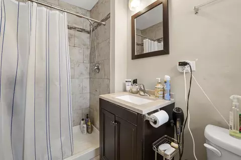 Bath - 4101 Owl Dr, Rolling Meadows, IL 60008 photo 1 of 2