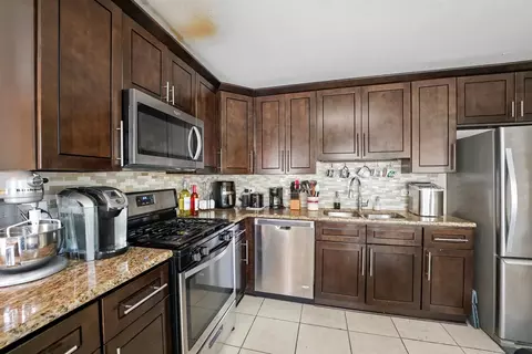 Kitchen - 4101 Owl Dr, Rolling Meadows, IL 60008 photo 2 of 3