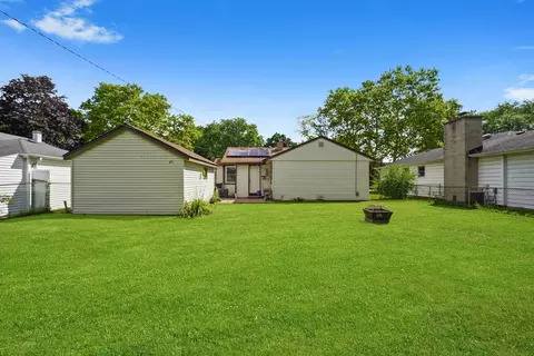 Exterior - 4101 Owl Dr, Rolling Meadows, IL 60008 photo 4 of 8