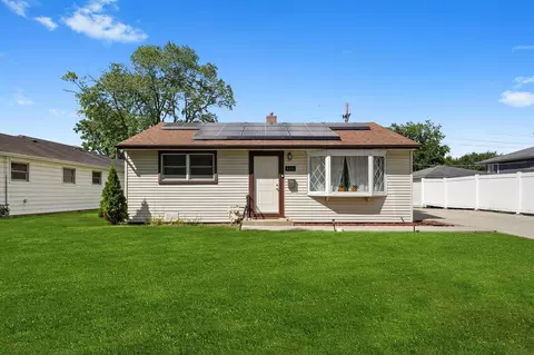 4101 Owl Dr, Rolling Meadows, IL 60008
