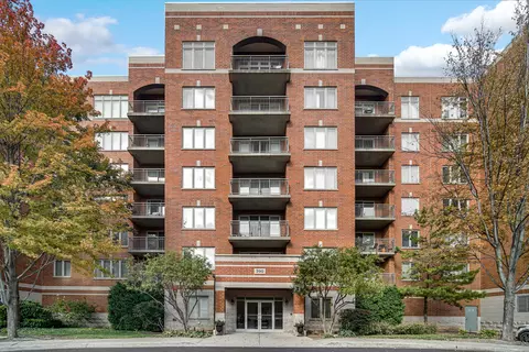 390 S Western Ave #604, Des Plaines, IL 60016
