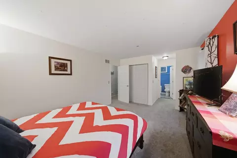 Bedroom - 2482 Hedge Row Dr, Aurora, IL 60502 photo 4 of 6