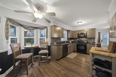 Kitchen - 2482 Hedge Row Dr, Aurora, IL 60502 photo 2 of 3