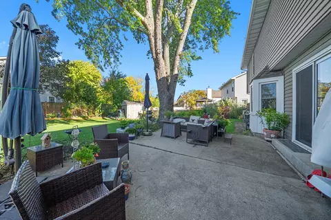 Exterior - 2482 Hedge Row Dr, Aurora, IL 60502 photo 4 of 5