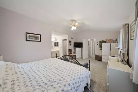 Bedroom - 2482 Hedge Row Dr, Aurora, IL 60502 photo 3 of 6