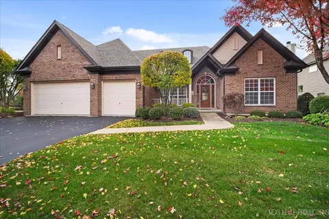 38 W533 Berquist Dr, Geneva, IL 60134