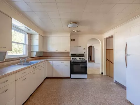 Kitchen - 653 Dixon Ave, Elgin, IL 60120 photo 2 of 2