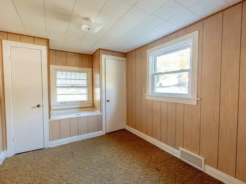 Bedroom - 653 Dixon Ave, Elgin, IL 60120 photo 1 of 3