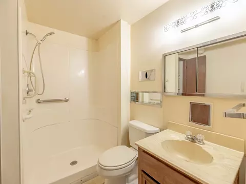 Bath - 653 Dixon Ave, Elgin, IL 60120 photo 1 of 1