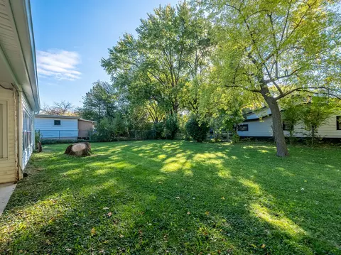 Exterior - 653 Dixon Ave, Elgin, IL 60120 photo 5 of 5