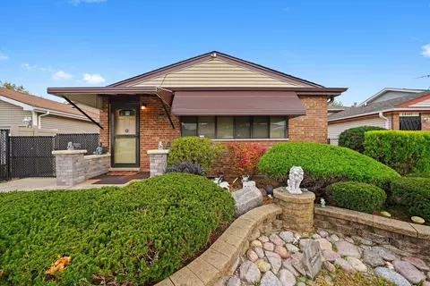 18057 Juneway Ct, Country Club Hills, IL 60478